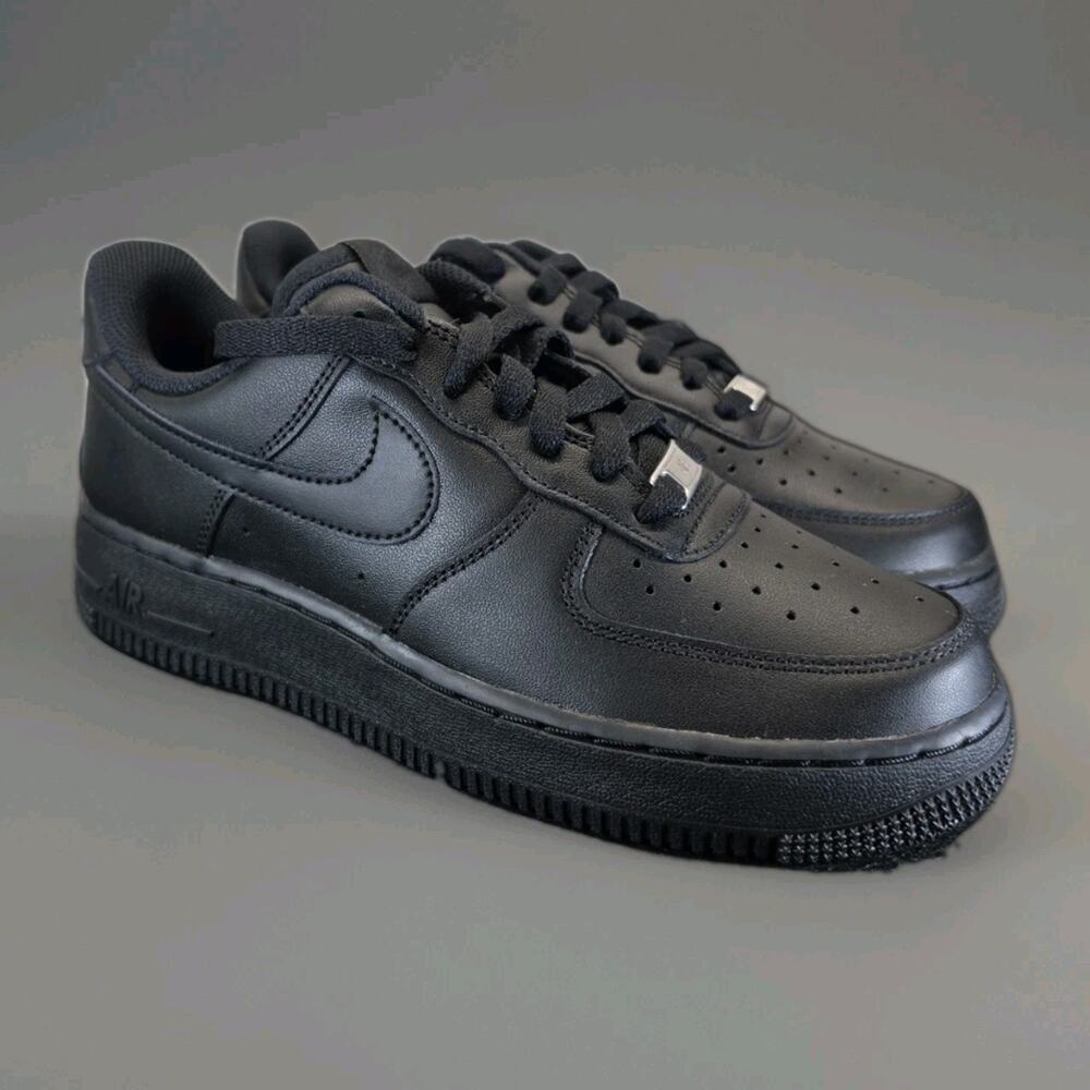 Size 7.5 - Nike Air Force 1 '07 Triple Black W - Picture 2 of 5